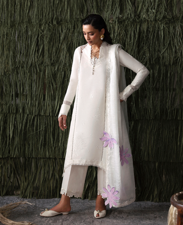 Republic Womenswear | Basics Pret | White Swan