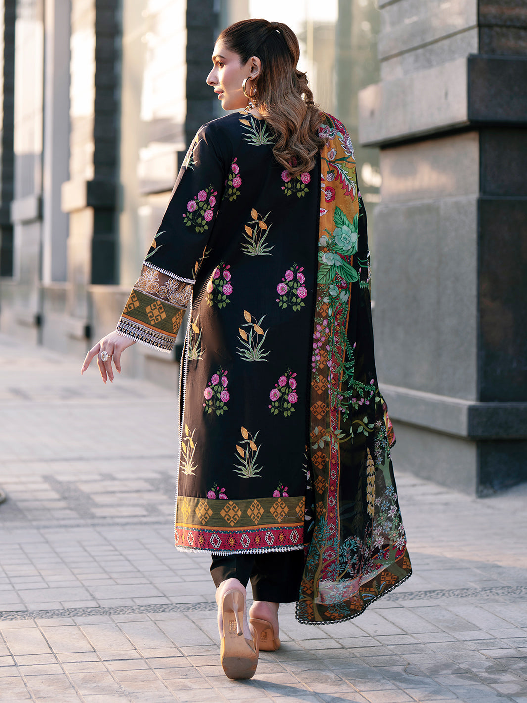 Mahnur | Broadway Luxury Lawn 26 | BW - 014