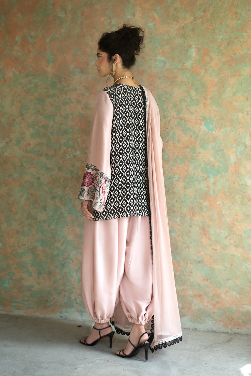 Zainab Chottani | Summer Edition 26 | Blush Serenade Balloon