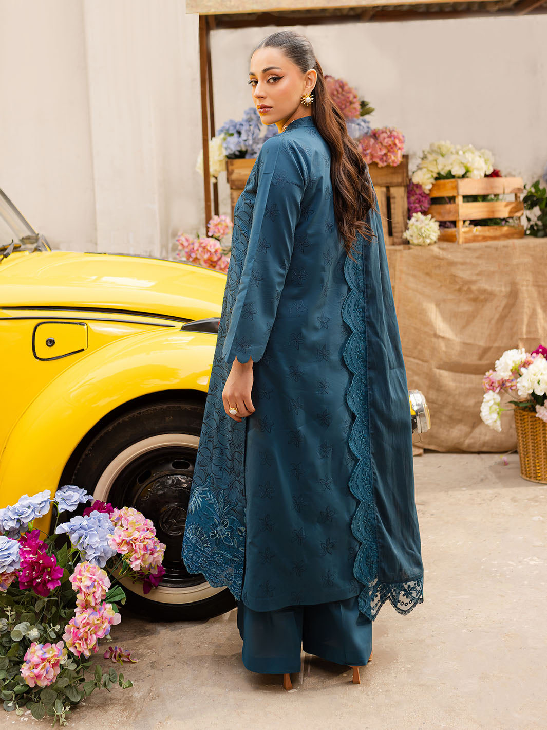 Mahnur | Twilight Luxury Lawn 25 | CIARA