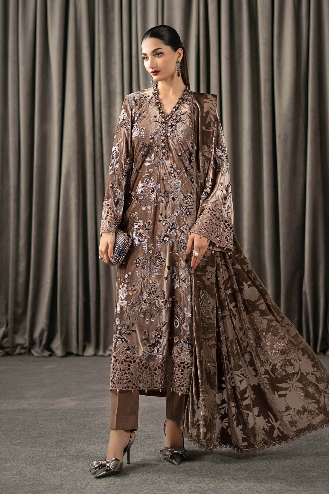 Maria B | Ladies Designer Dresses | Khanumjan UK Tagged "Velvet" Maria B | Ladies Designer Dresses | Khanumjan UK Tagged "Velvet"
