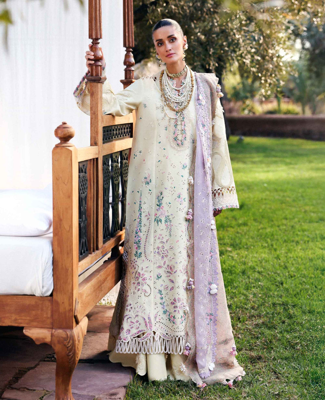 Republic Womenswear | Reine Luxury Lawn 26 | Lumi