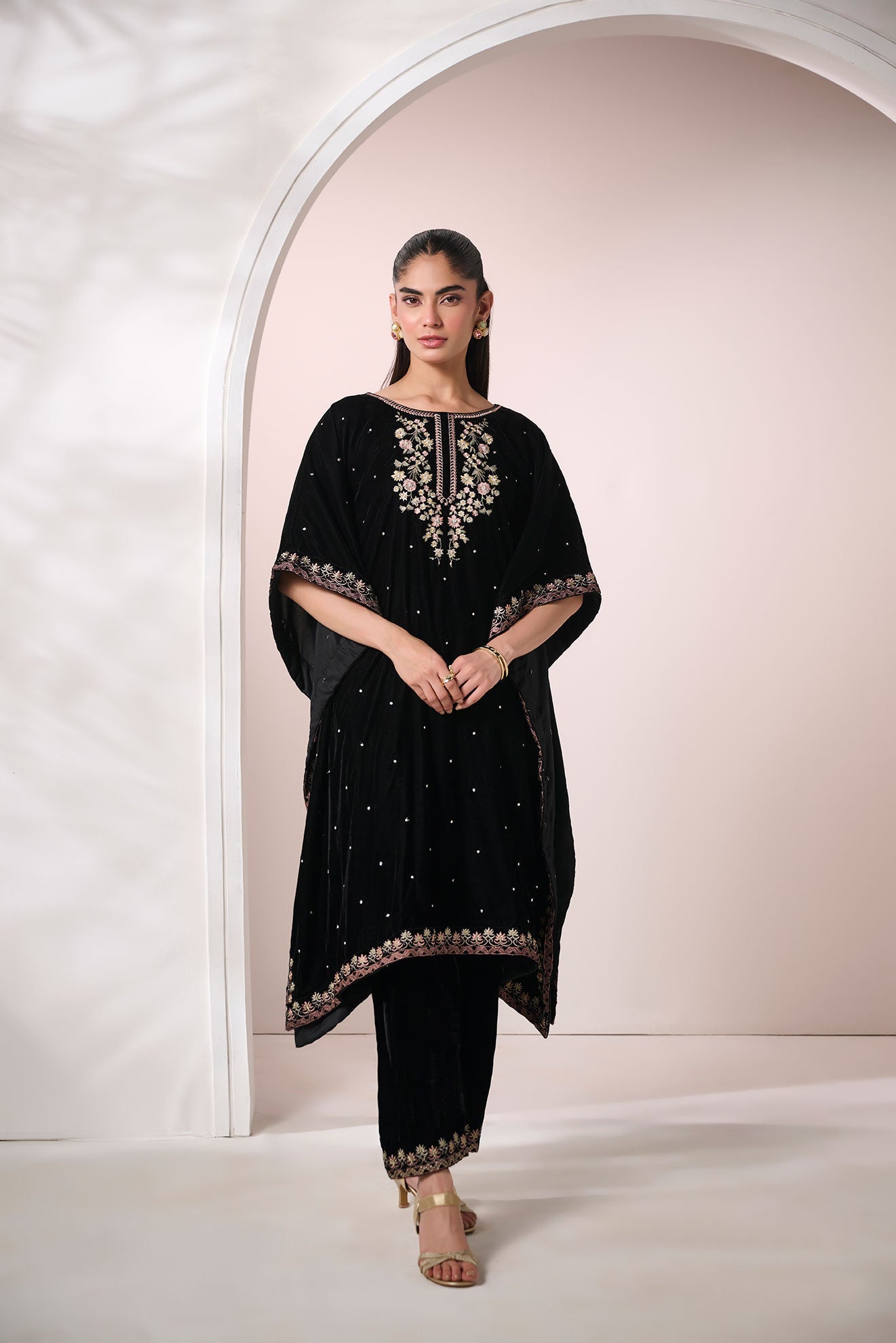 Dhanak | Velvet Edit | FW24DA-2602 BLACK