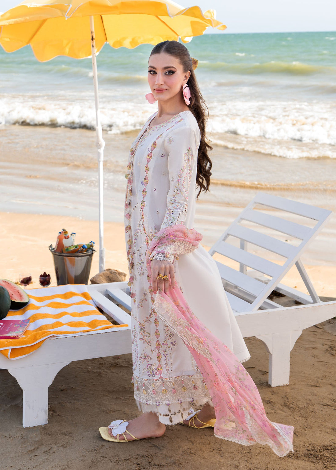 Kanwal Malik | Mira Summer Lawn 26 | Luna