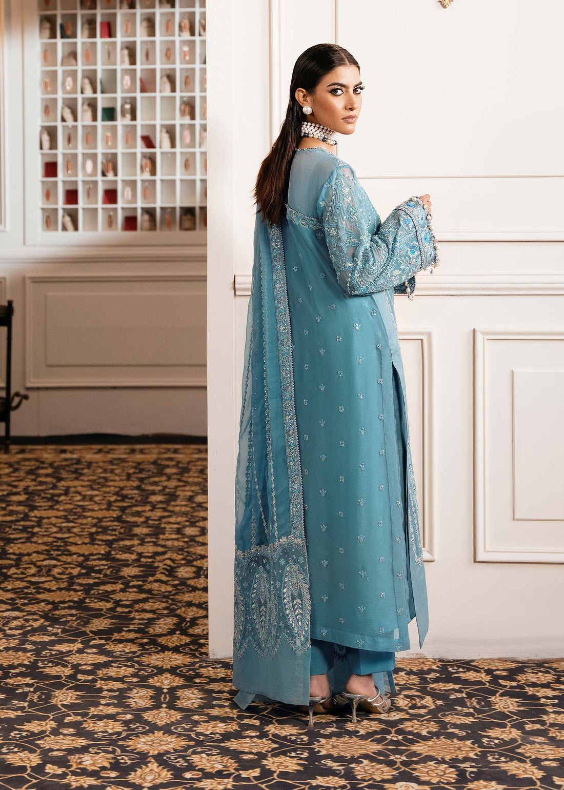 Zarizaa | Check in 5 Series | DEW