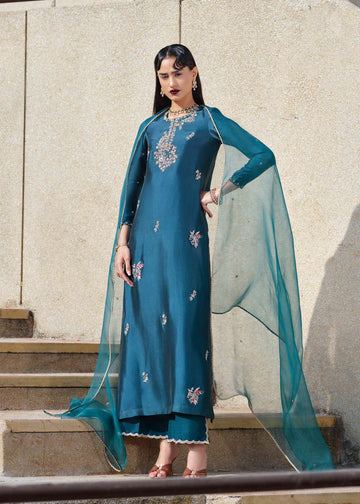 Mahum Asad | Sarai Luxury Formals | Emerald Command