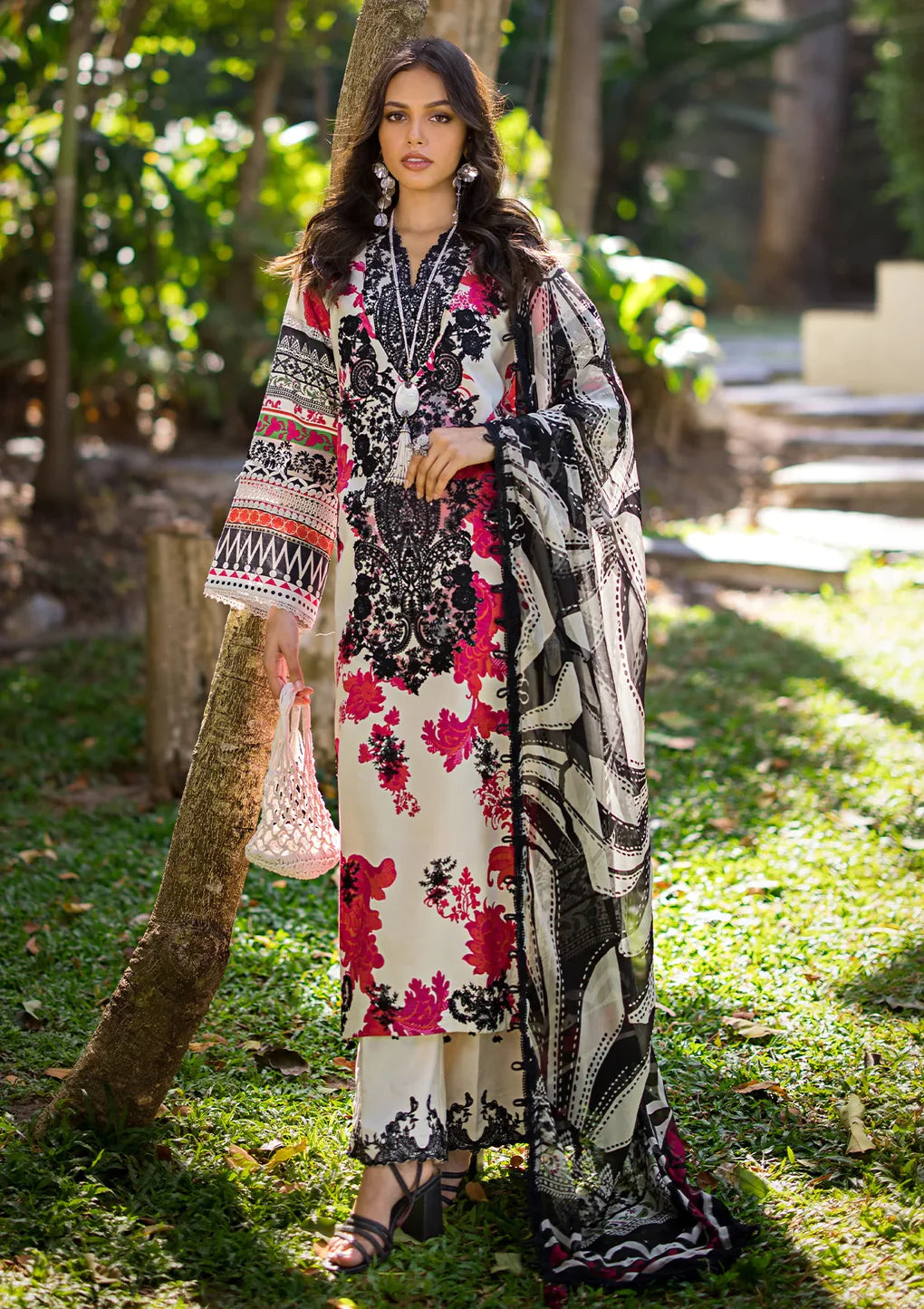 Elaf Premium | Signature Embroidered Lawn 24 | ESL-01B CLAUDIA - Khanumjan  Pakistani Clothes and Designer Dresses in UK, USA 