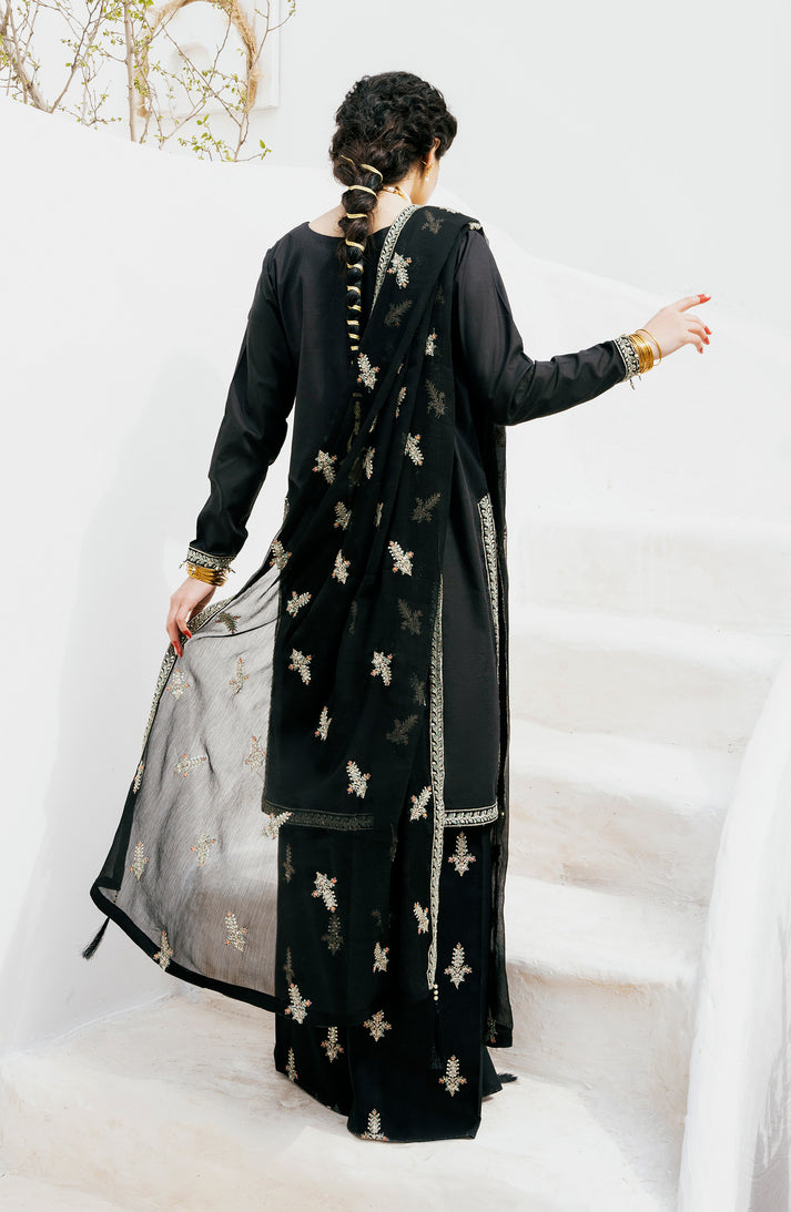 Emaan Adeel | Gul Mohr Eid Pret | MAHLAKA - Khanumjan  Pakistani Clothes and Designer Dresses in UK, USA 