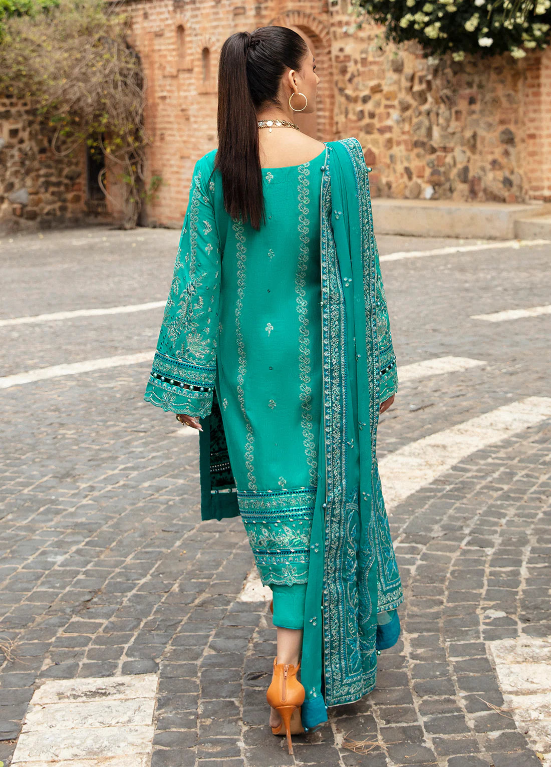 Gulaal | Luxury Lawn 24 | CIANA (GL-LL-24V1-08) - Khanumjan  Pakistani Clothes and Designer Dresses in UK, USA 