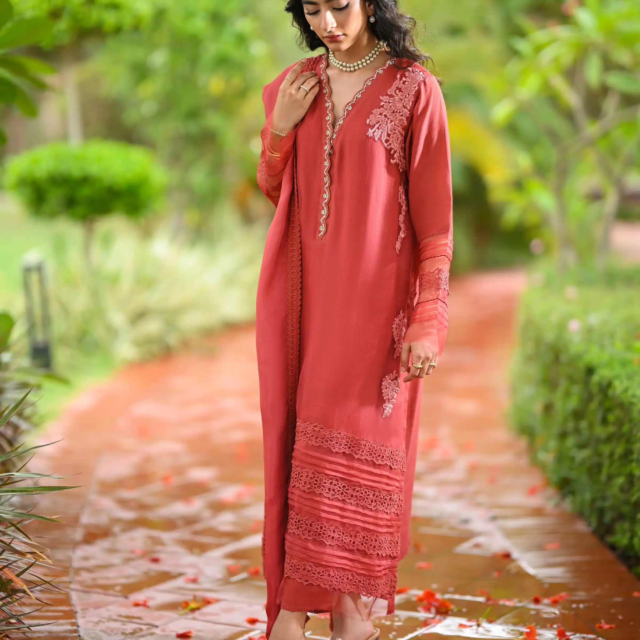 Hue Pret | Leilah Formals 23 | Dahlia - Khanumjan  Pakistani Clothes and Designer Dresses in UK, USA 