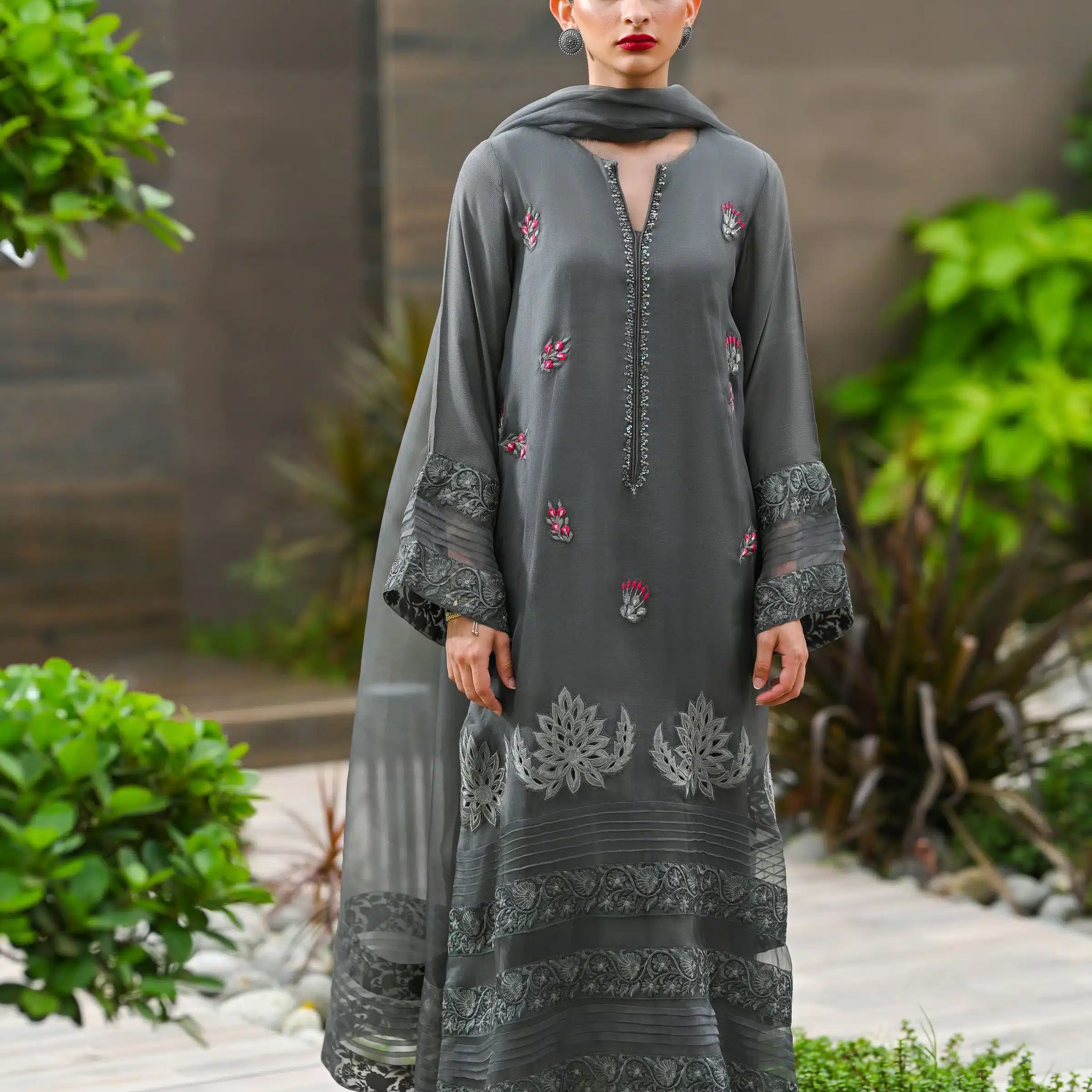 Hue Pret | Leilah Formals 23 | Zephyr - Khanumjan  Pakistani Clothes and Designer Dresses in UK, USA 