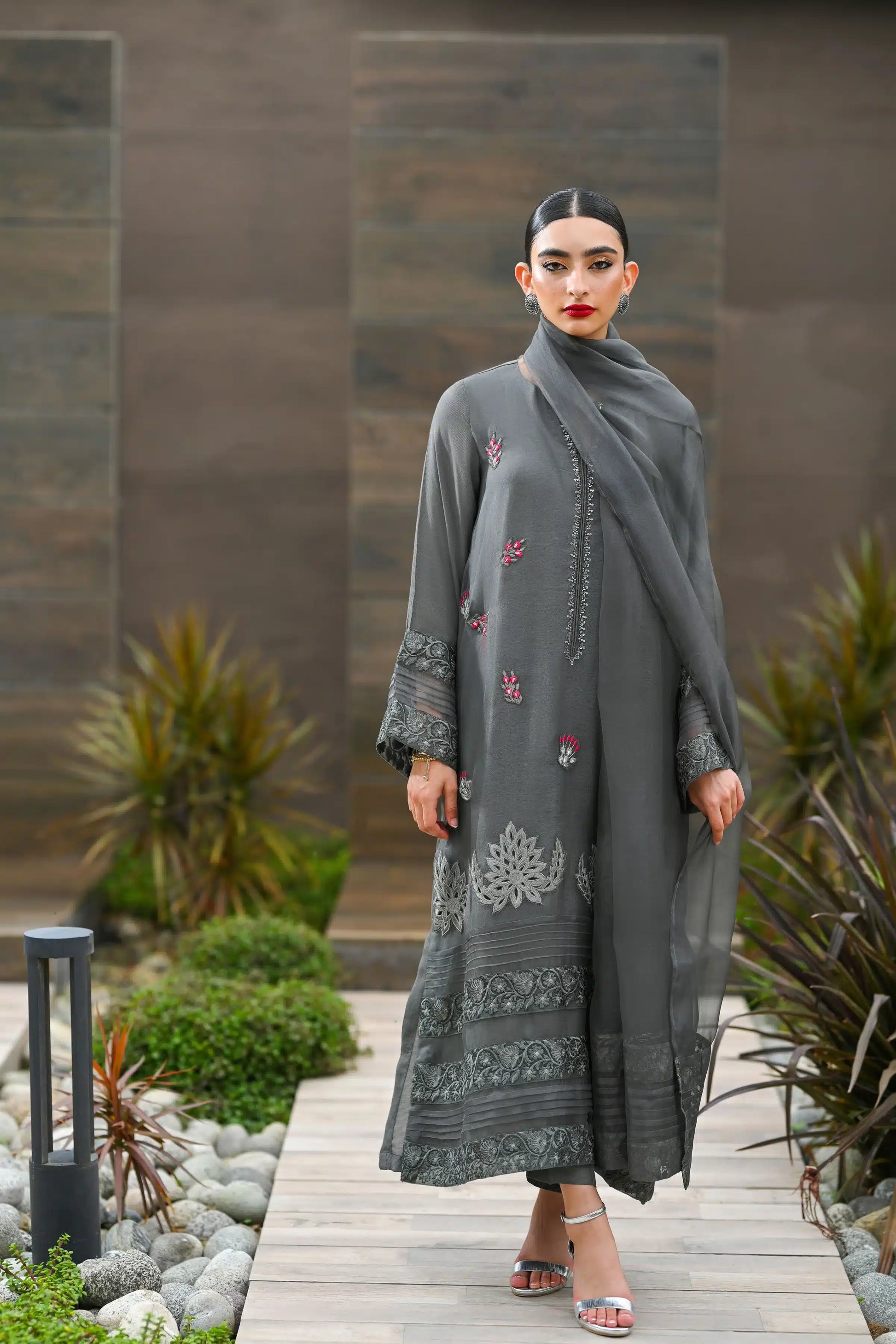 Hue Pret | Leilah Formals 23 | Zephyr - Khanumjan  Pakistani Clothes and Designer Dresses in UK, USA 