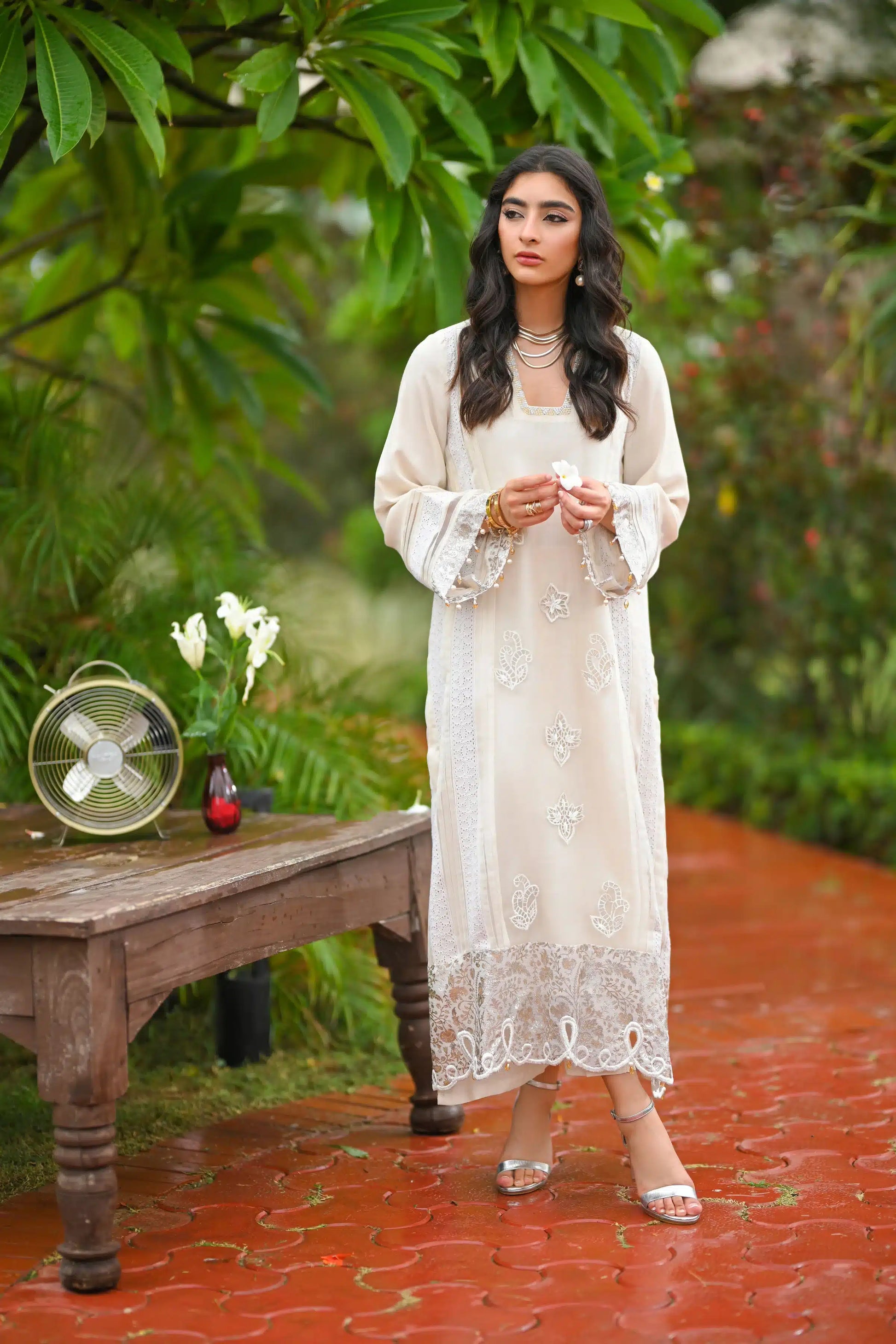 Hue Pret | Leilah Formals 23 | Pearl - Khanumjan  Pakistani Clothes and Designer Dresses in UK, USA 