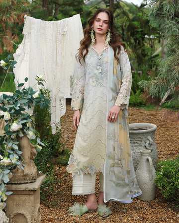Mushq | The Secret Garden Lawn | Ivory Botanica