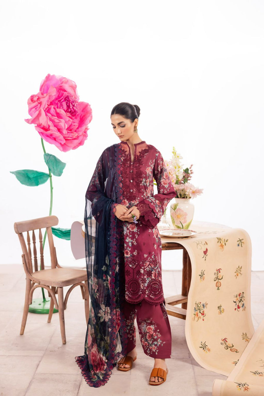 Iznik | Dahlia Embroidered Lawn | DL-11 - Khanumjan  Pakistani Clothes and Designer Dresses in UK, USA 