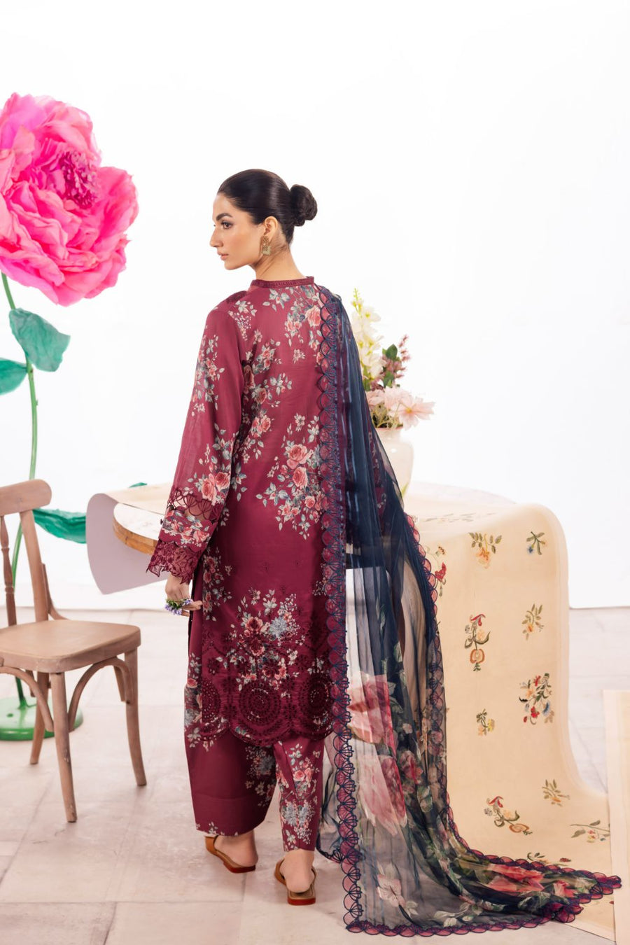 Iznik | Dahlia Embroidered Lawn | DL-11 - Khanumjan  Pakistani Clothes and Designer Dresses in UK, USA 