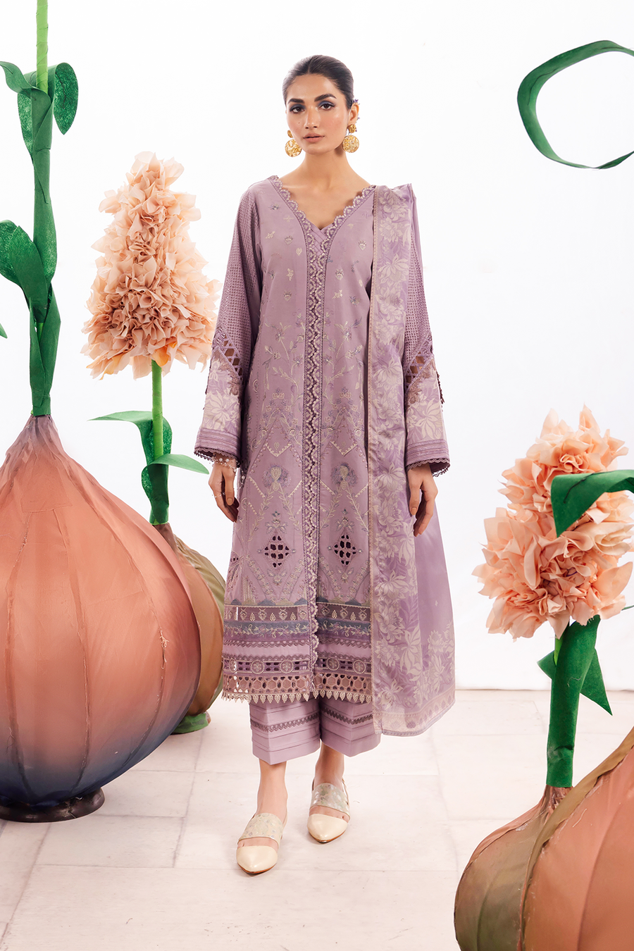 Iznik | Dahlia Embroidered Lawn | DL-04 - Khanumjan  Pakistani Clothes and Designer Dresses in UK, USA 