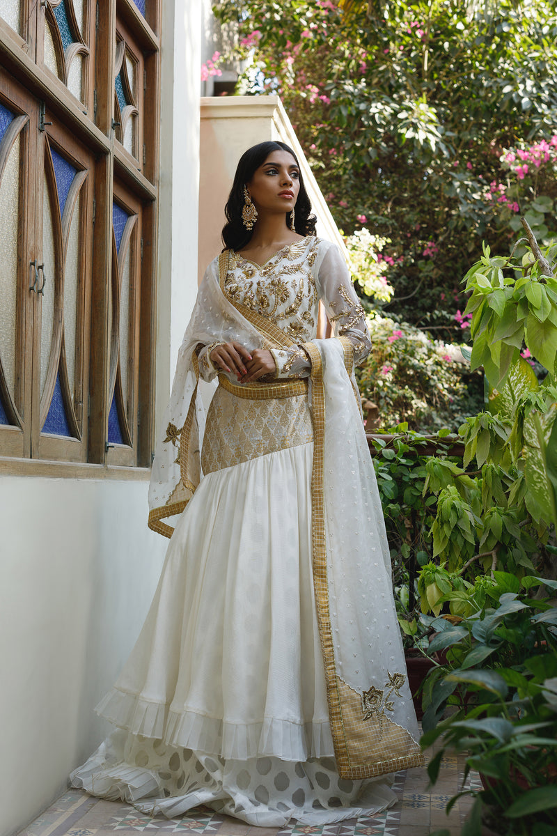 Wahajmkhan | Bahar Begum Formals | WHITE GOLD MERMAID LC - Khanumjan  Pakistani Clothes and Designer Dresses in UK, USA 