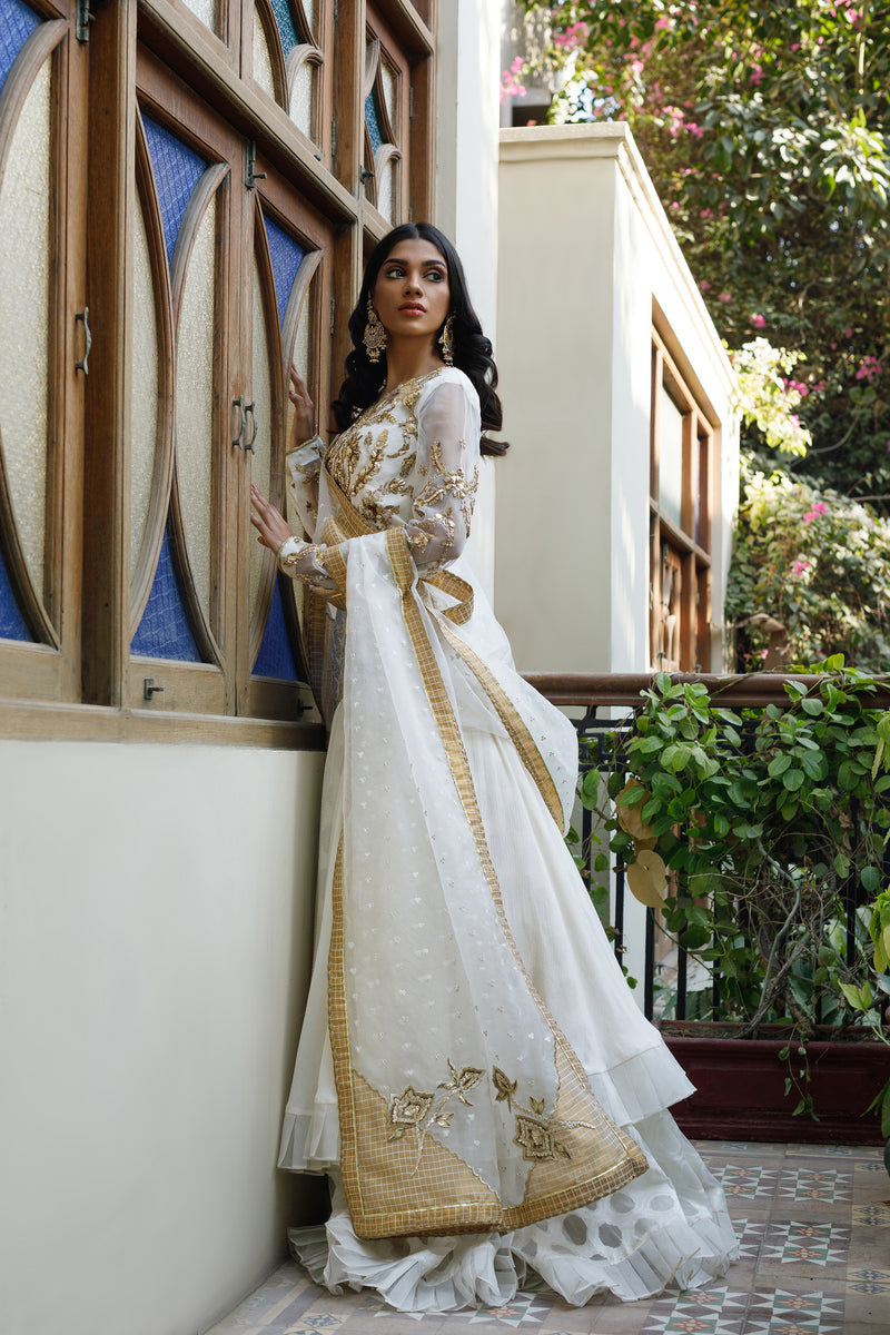 Wahajmkhan | Bahar Begum Formals | WHITE GOLD MERMAID LC - Khanumjan  Pakistani Clothes and Designer Dresses in UK, USA 