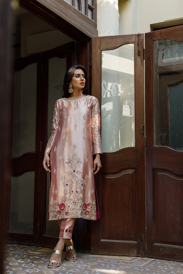 Wahajmkhan | Bahar Begum Formals | TISSUE PINK & MAGENTA SHAWL - Khanumjan  Pakistani Clothes and Designer Dresses in UK, USA 