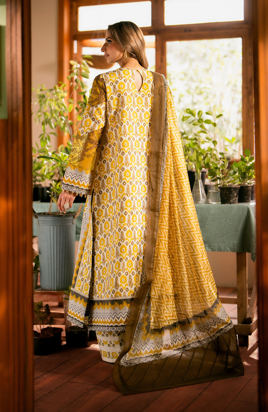 Maryum N Maria | Luxury Lawn 24 | Layla - Khanumjan  Pakistani Clothes and Designer Dresses in UK, USA 