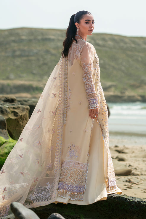 Emaan Adeel | Kamari Reveuse Wedding Formals | ELLE