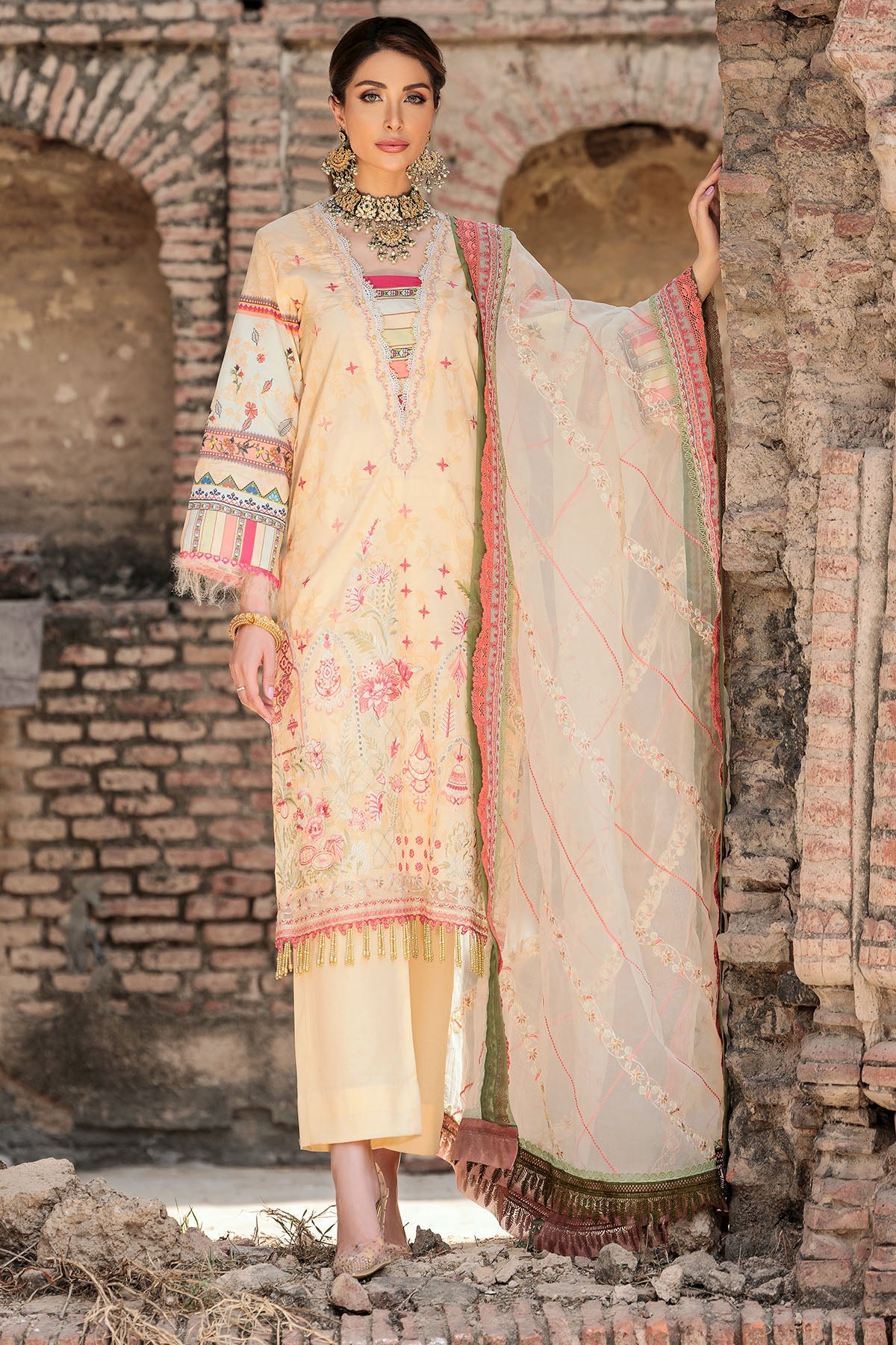 Motifz | Amal Luxury Lawn | 3301 - Khanumjan  Pakistani Clothes and Designer Dresses in UK, USA 