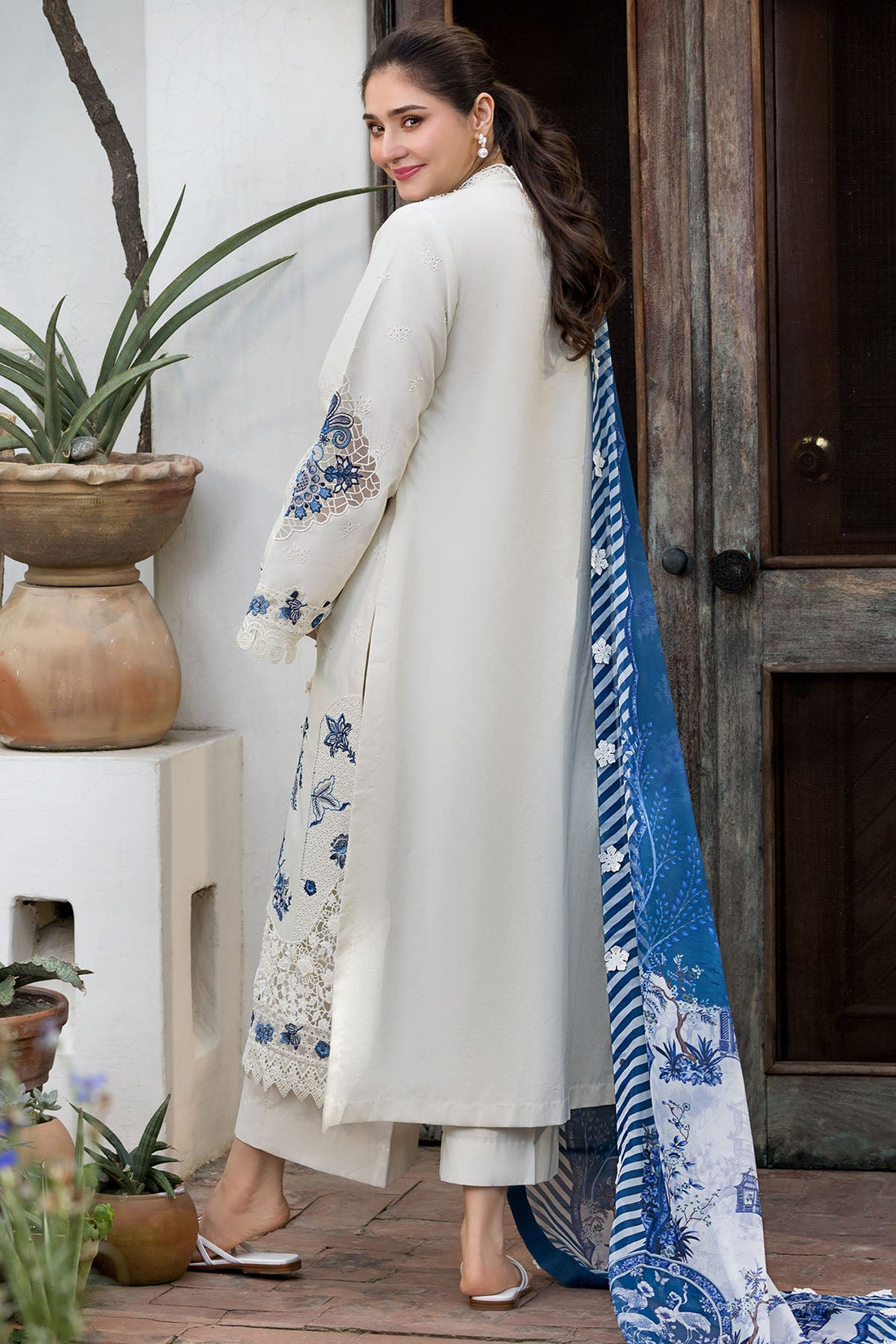 Motifz | Premium Lawn 26 | 6118-LIGRIA