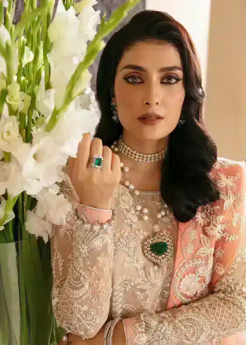 Mahum Asad | Lamhay Wedding Formals 23 | Saloni - Khanumjan  Pakistani Clothes and Designer Dresses in UK, USA 