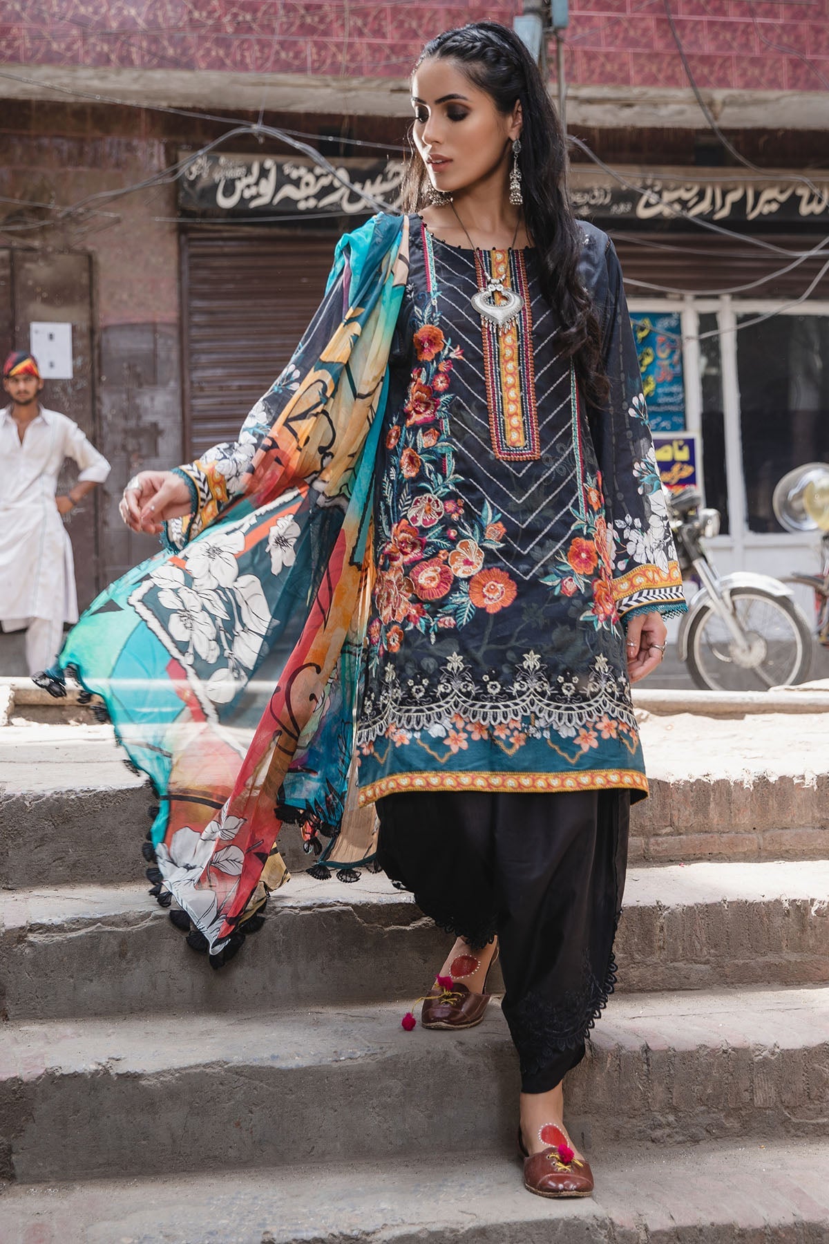 Motifz | Amal Luxury Lawn | 2943 - Khanumjan  Pakistani Clothes and Designer Dresses in UK, USA 