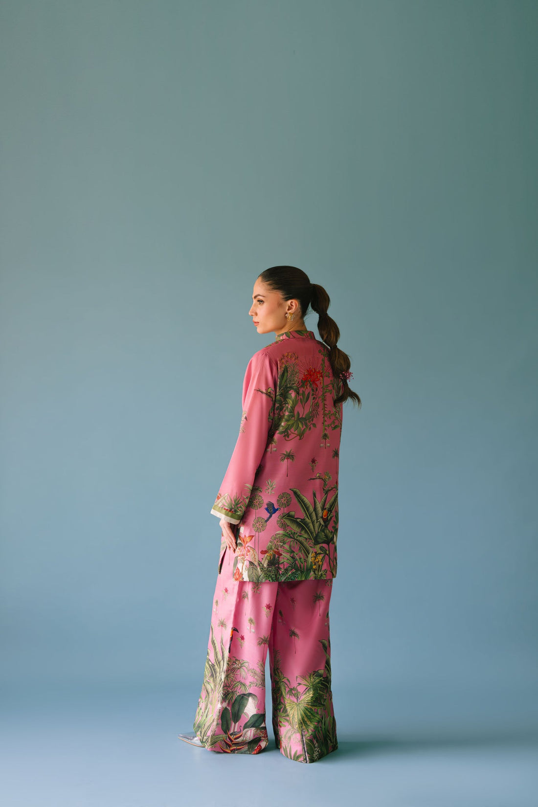 Sammy K | Lawn Pret 25 |Enchanting garden
