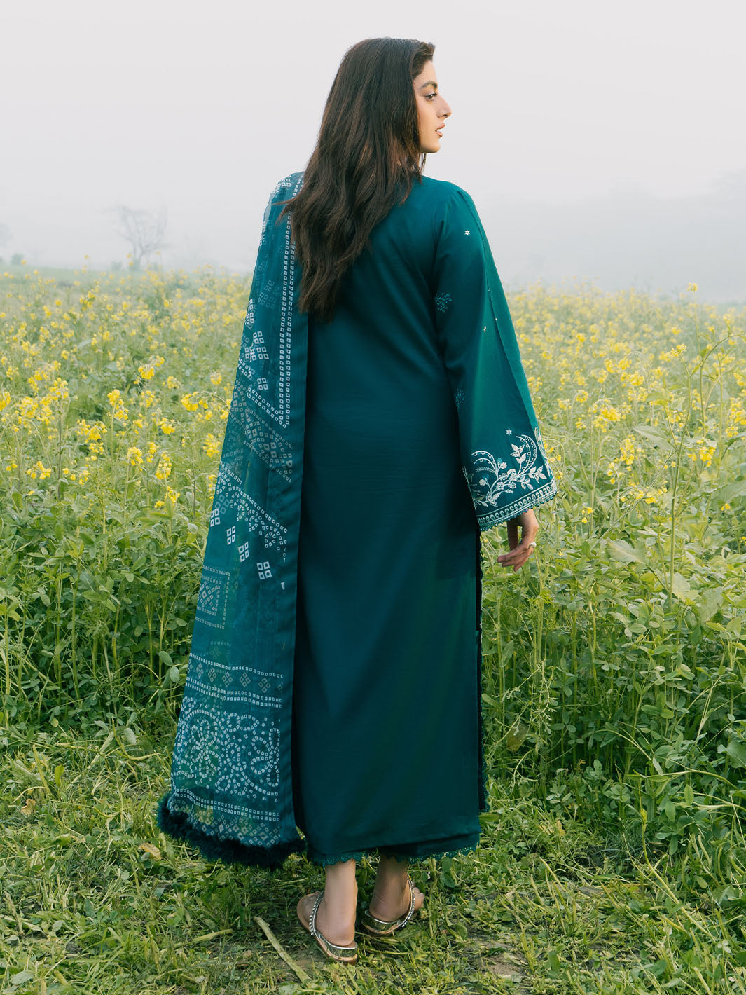 Izel | Dareen Luxury Lawn 25 | NAZNEEN