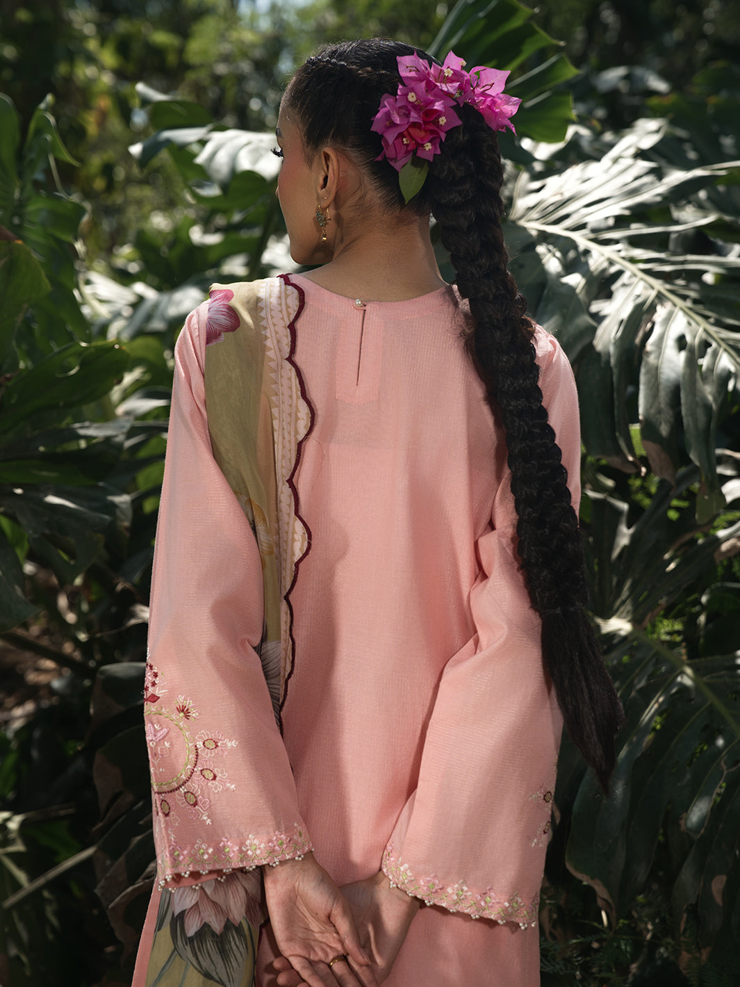 Hemstitch | The Garden Lawn | Pinky Peony