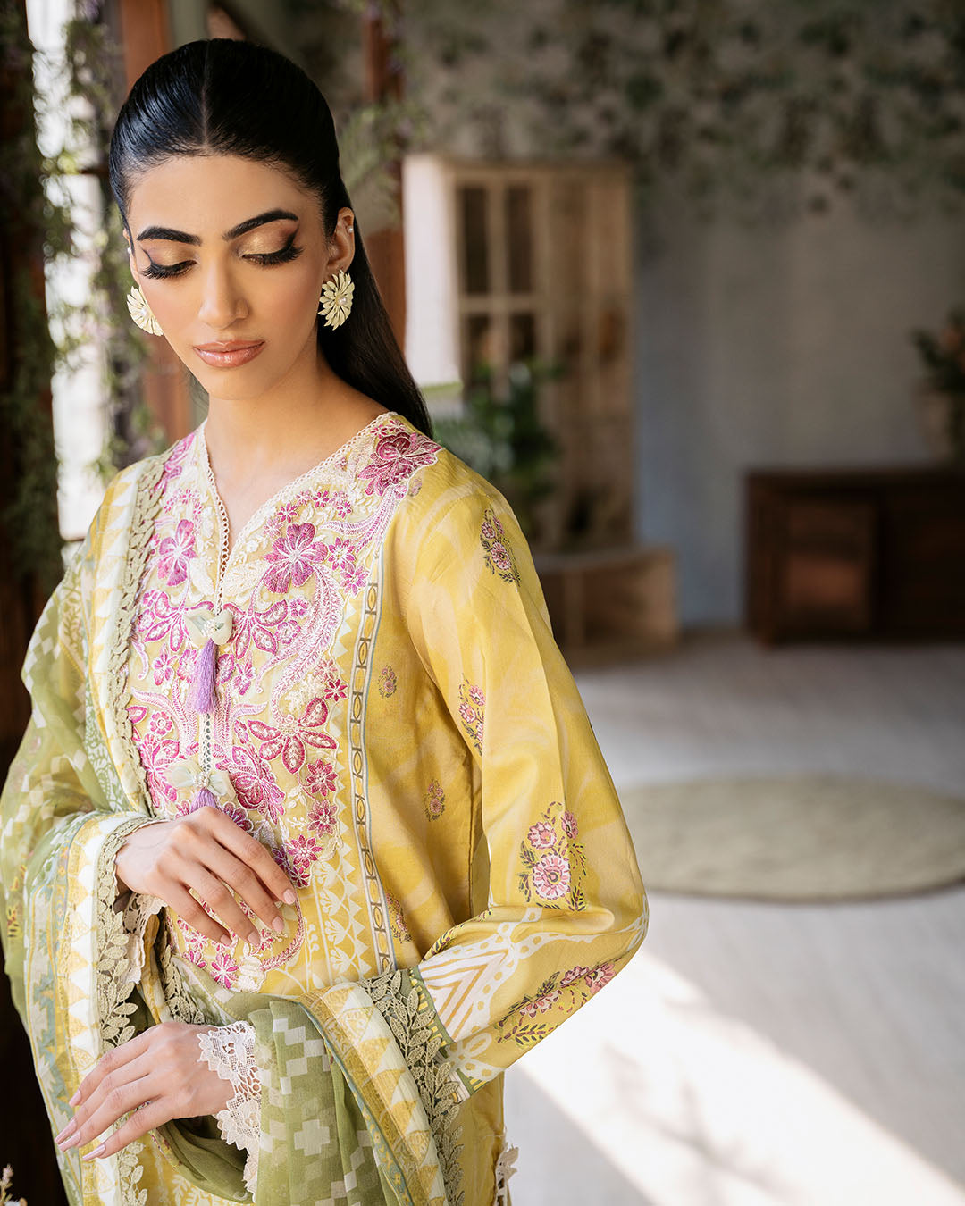 Roheenaz | Flora Printed Lawn | Mystique - Khanumjan  Pakistani Clothes and Designer Dresses in UK, USA 