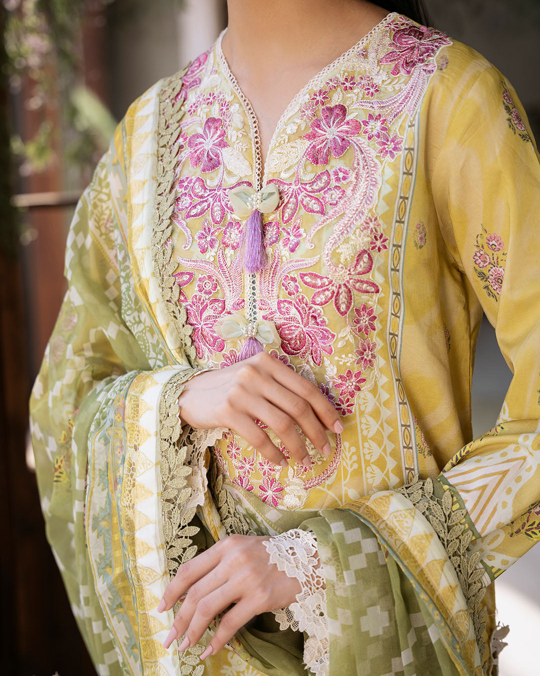 Roheenaz | Flora Printed Lawn | Mystique - Khanumjan  Pakistani Clothes and Designer Dresses in UK, USA 
