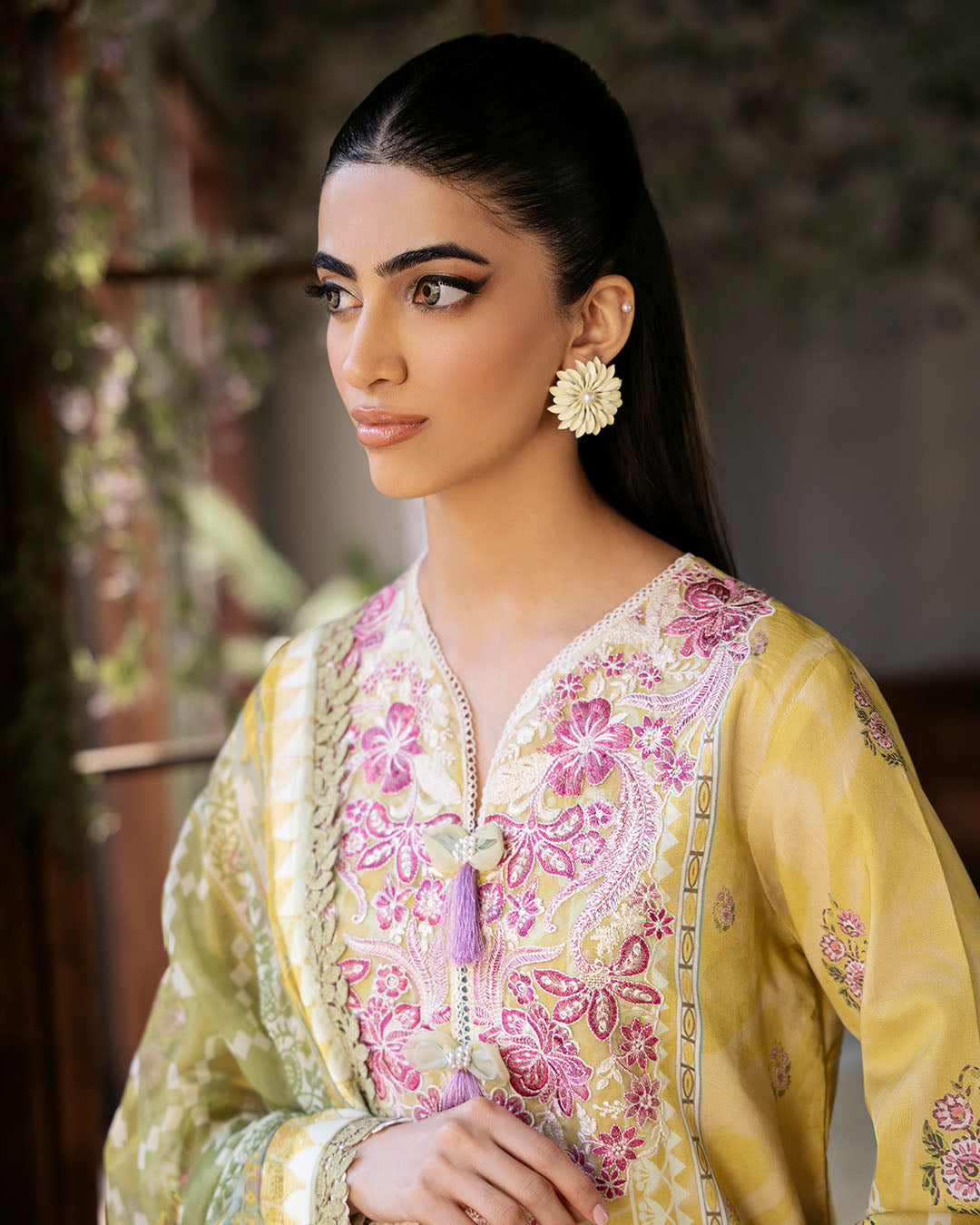 Roheenaz | Flora Printed Lawn | Mystique - Khanumjan  Pakistani Clothes and Designer Dresses in UK, USA 