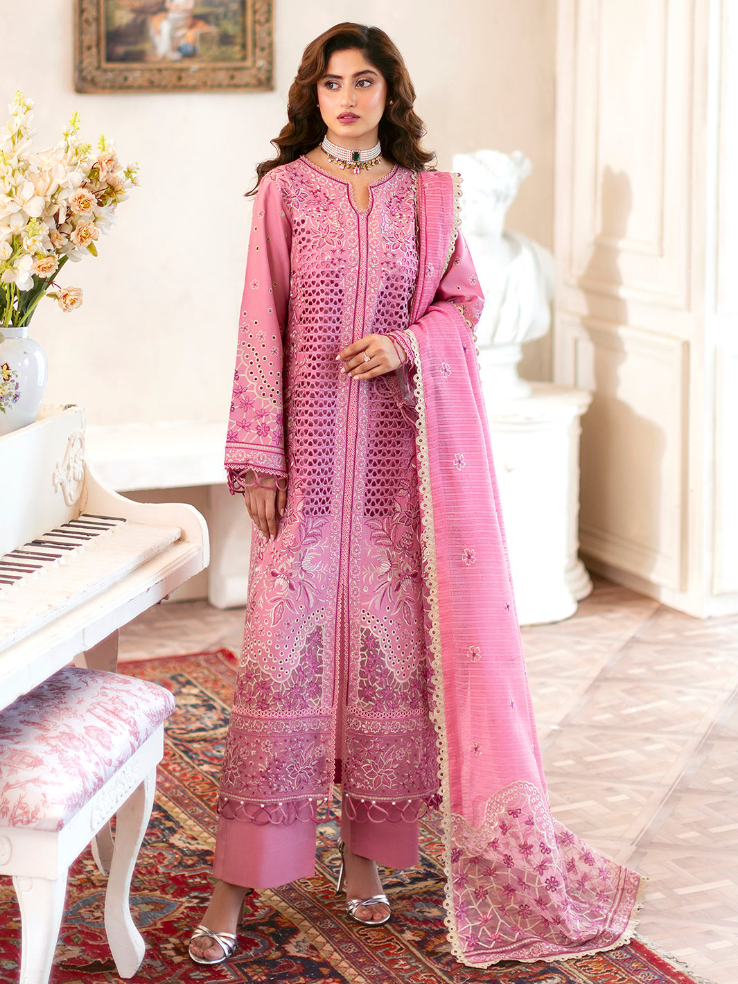 Mahnur | Sophie Luxury Lawn 25 | Raha