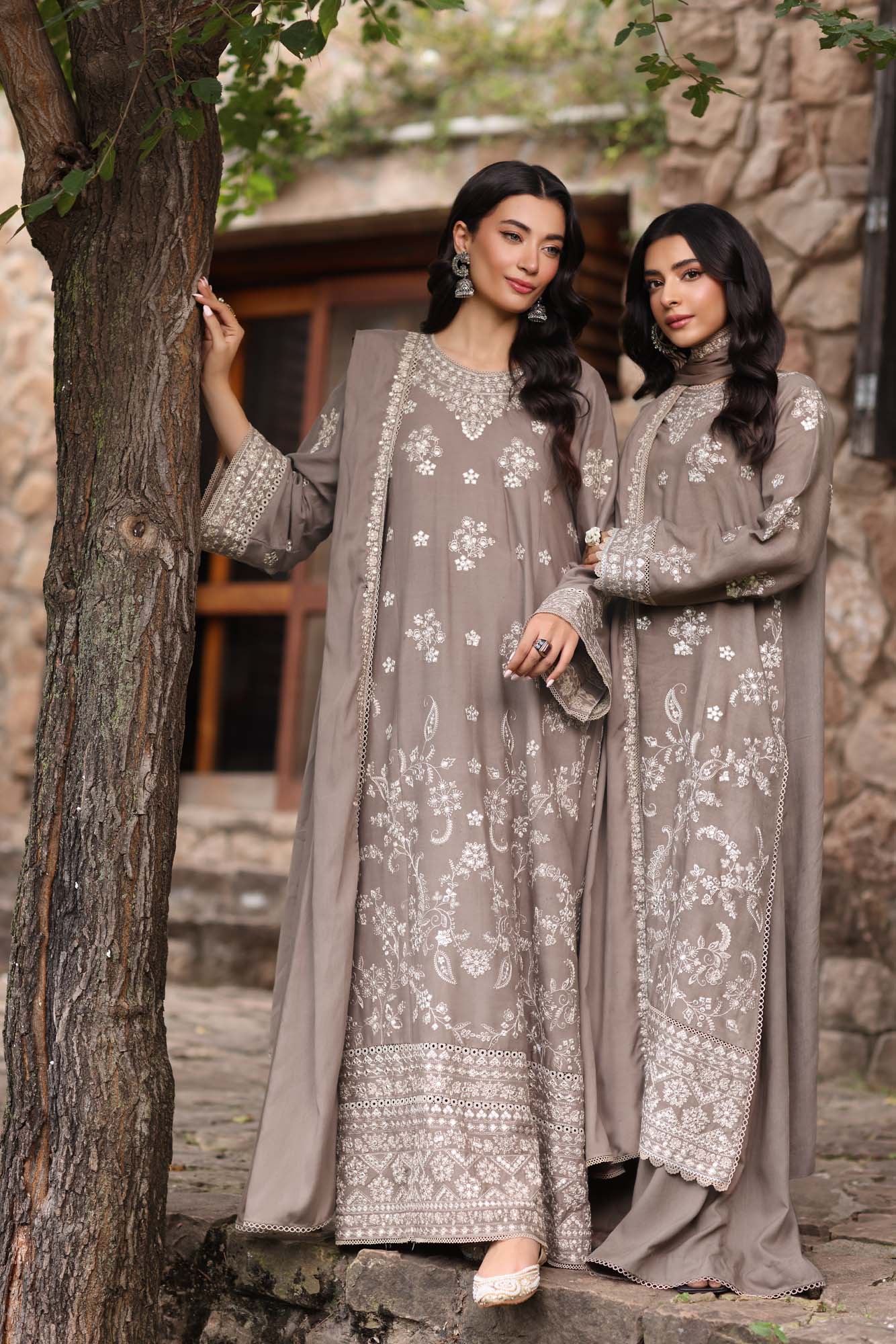 Noor by Saadia Asad | Suzaankari Winter 24 | D02