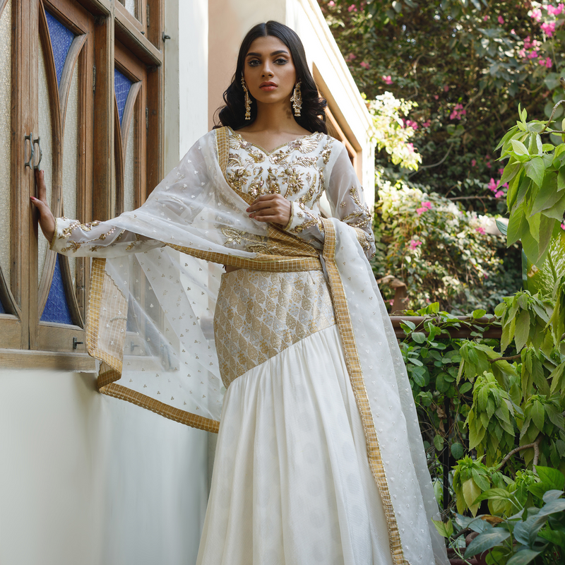 Wahajmkhan | Bahar Begum Formals | WHITE GOLD MERMAID LC - Khanumjan  Pakistani Clothes and Designer Dresses in UK, USA 