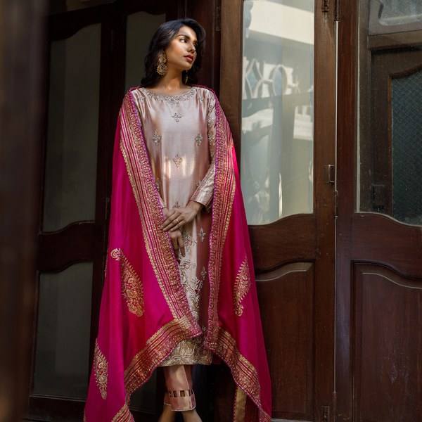 Wahajmkhan | Bahar Begum Formals | TISSUE PINK & MAGENTA SHAWL - Khanumjan  Pakistani Clothes and Designer Dresses in UK, USA 