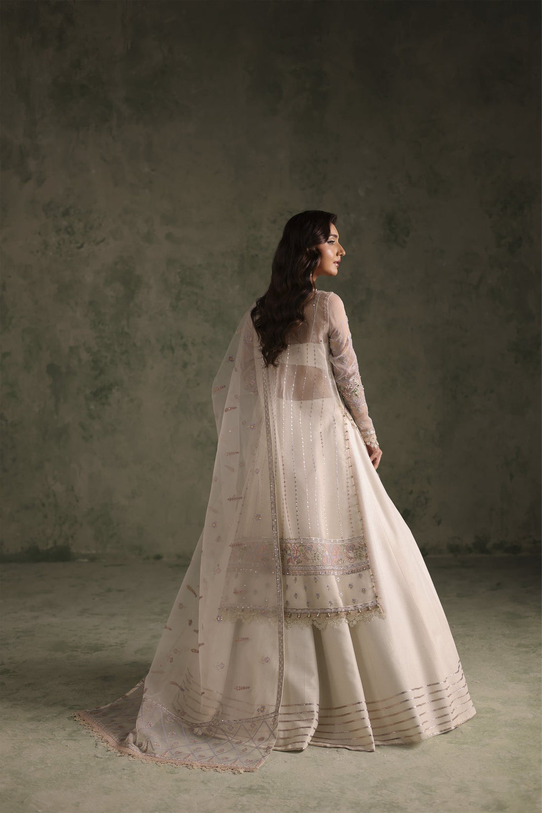 Imran Ramzan | Esmeree Wedding Formals | Véu de Flores