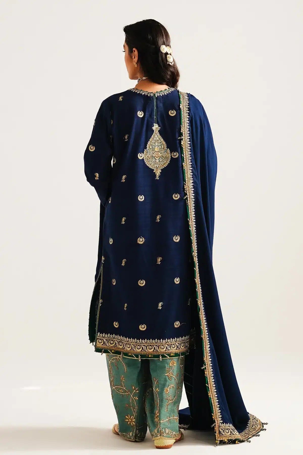 Zara ShahJahan | Winter Shawl 23 | WS23-D1 - Khanumjan  Pakistani Clothes and Designer Dresses in UK, USA 