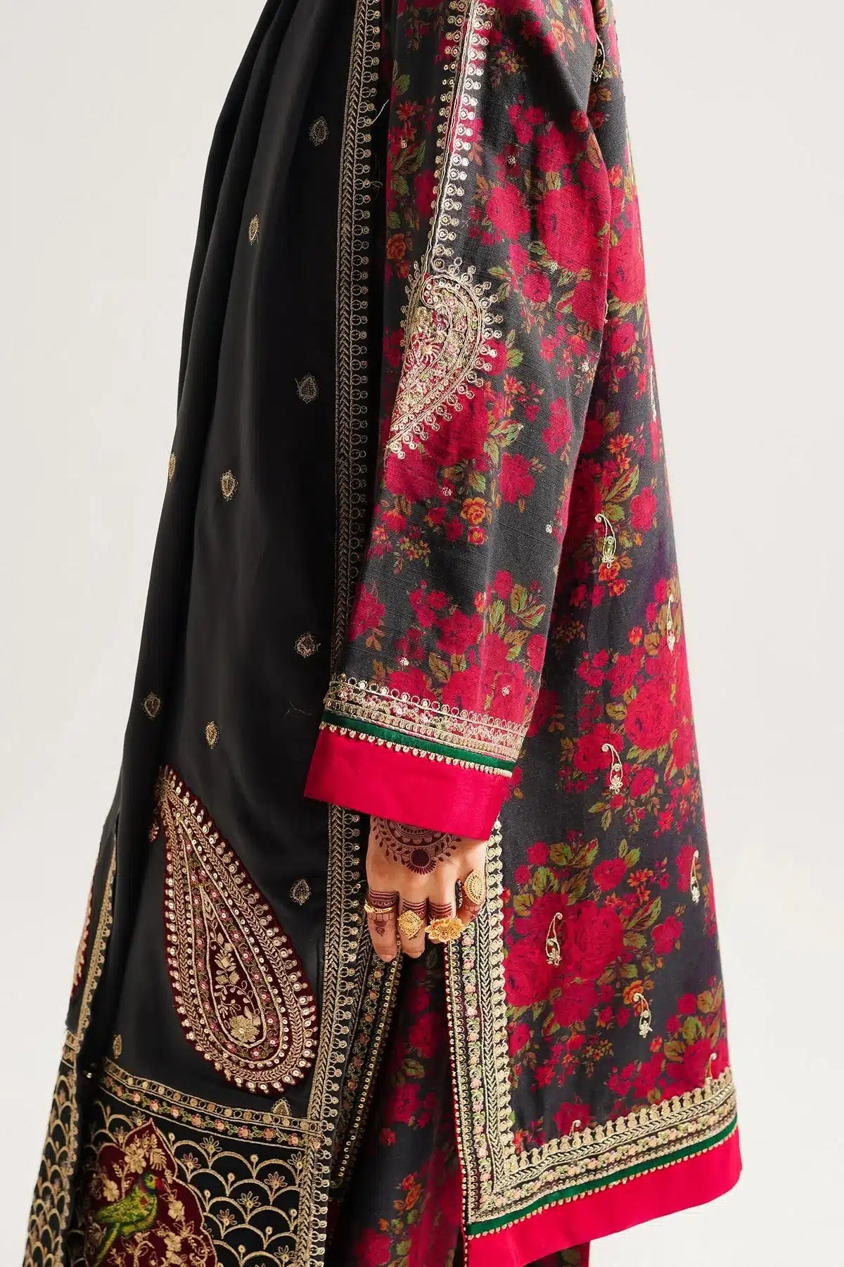 Zara ShahJahan | Winter Shawl 23 | WS23-D3 - Khanumjan  Pakistani Clothes and Designer Dresses in UK, USA 