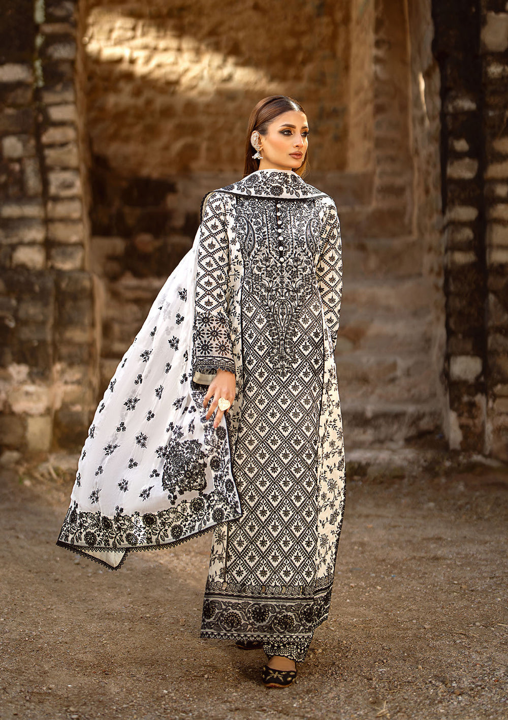 Aik Atelier | Pardes Lawn 24 | LOOK 01 - Khanumjan  Pakistani Clothes and Designer Dresses in UK, USA 