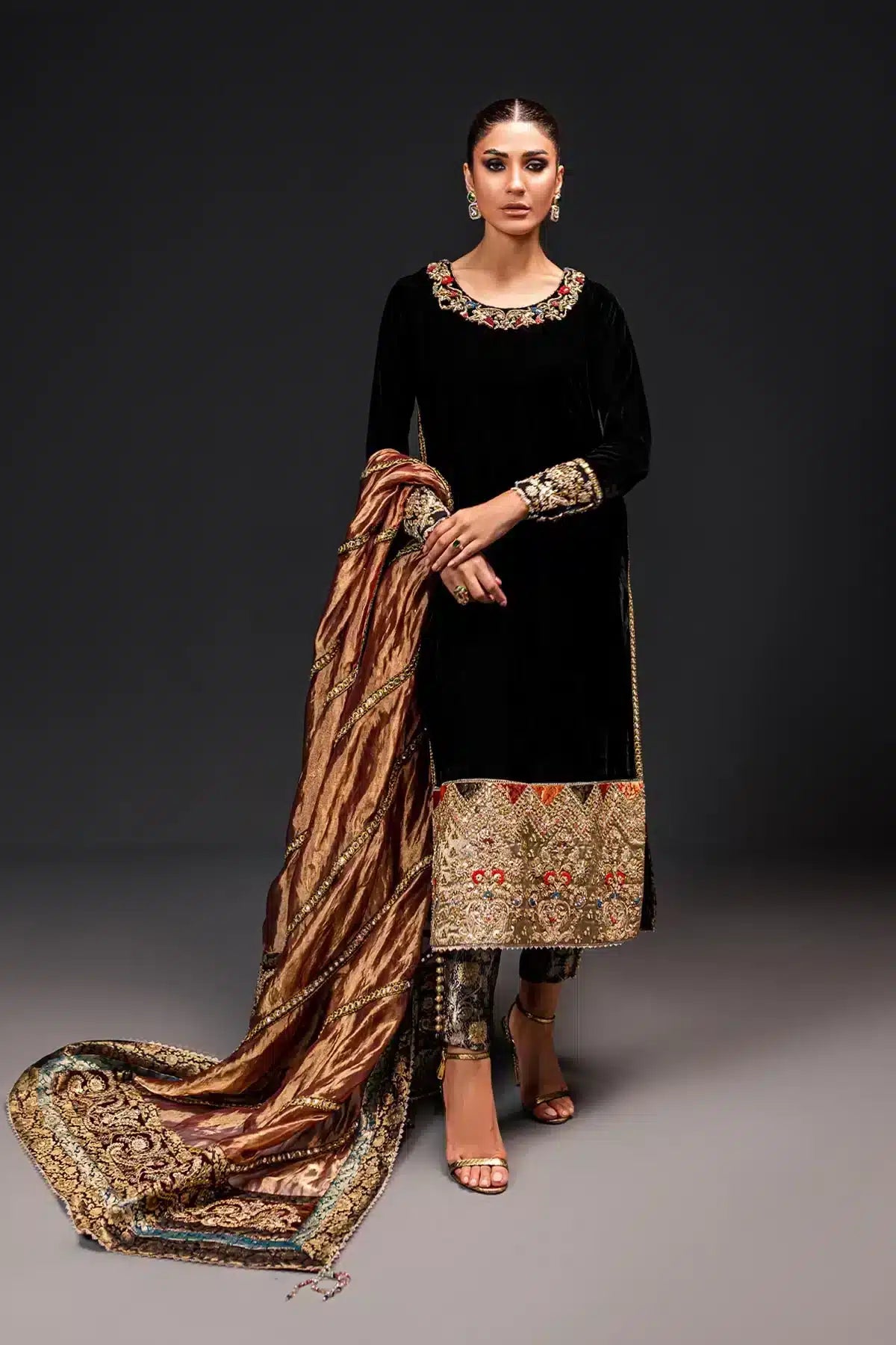 Ammara Khan | Velvet 23/24 | BLACK VELVET CLASSIC (D-07) - Khanumjan  Pakistani Clothes and Designer Dresses in UK, USA 