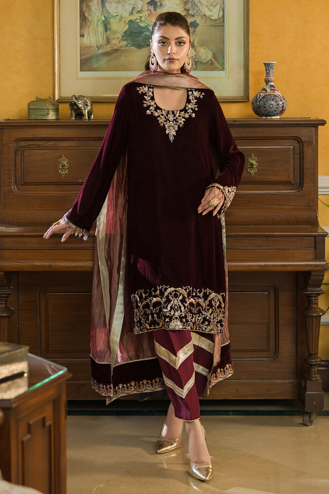Ammara Khan | Velvet 23/24 | PLUM VELVET KURTA SHALWAR SET (D-08) - Khanumjan  Pakistani Clothes and Designer Dresses in UK, USA 