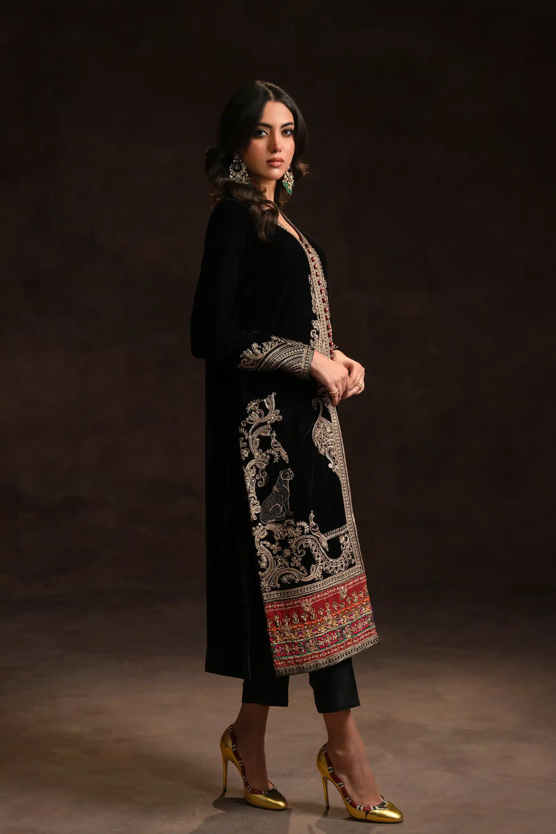 Ammara Khan | Velvet 23/24 | BLACK BEAUTY IN VELVET (D-03) - Khanumjan  Pakistani Clothes and Designer Dresses in UK, USA 