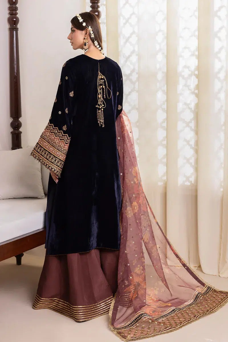 Baroque | Jahanara Luxury Velvet 23 | UF-424 - Khanumjan  Pakistani Clothes and Designer Dresses in UK, USA 