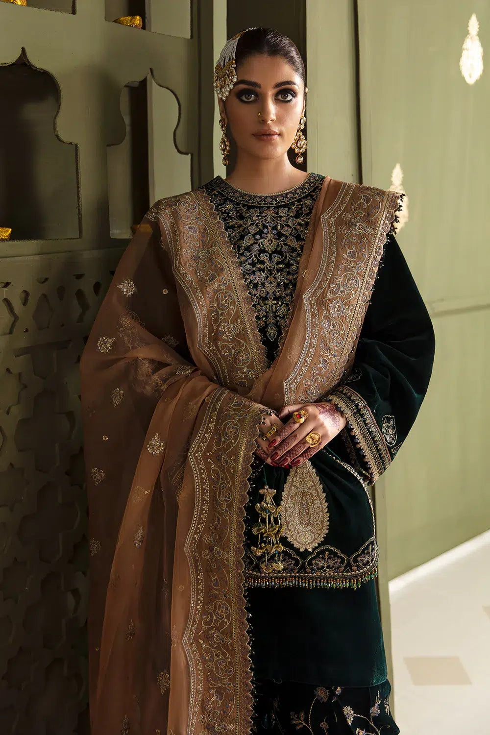 Baroque | Jahanara Luxury Velvet 23 | UF-464 - Khanumjan  Pakistani Clothes and Designer Dresses in UK, USA 