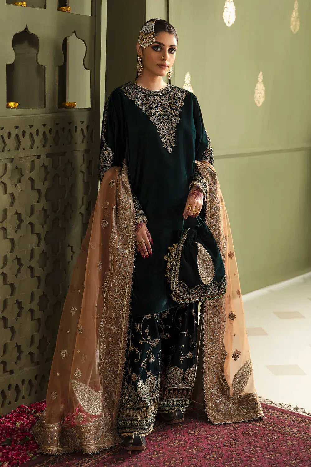 Baroque | Jahanara Luxury Velvet 23 | UF-464 - Khanumjan  Pakistani Clothes and Designer Dresses in UK, USA 